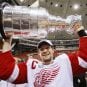 nicklas-lidstrom-stanley-cup-lift