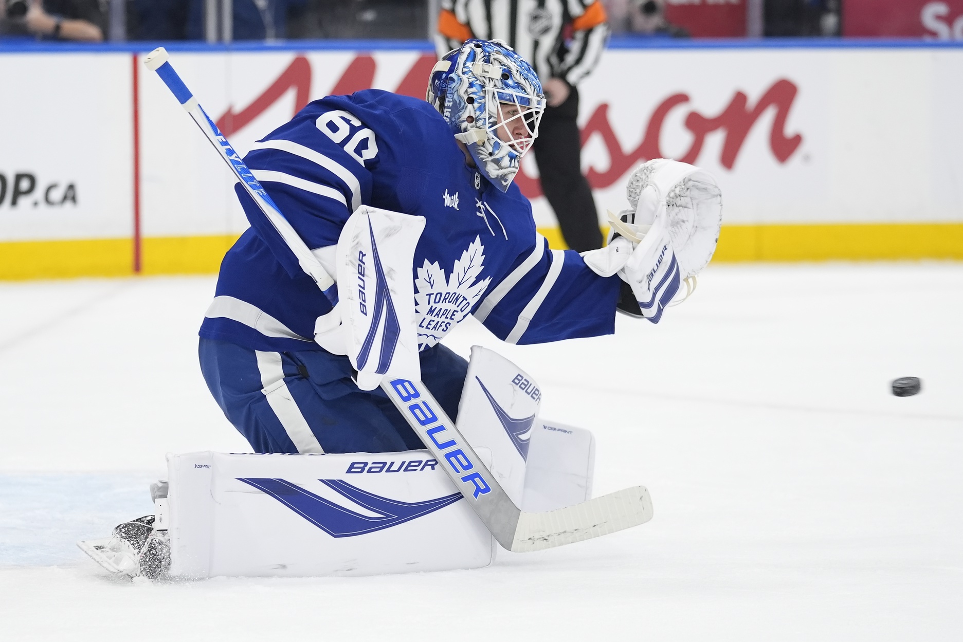 Maple Leafs trade Woll, Benoit to Flyers for Ersson, Andrae, third-round pick by Jordan Ramsay