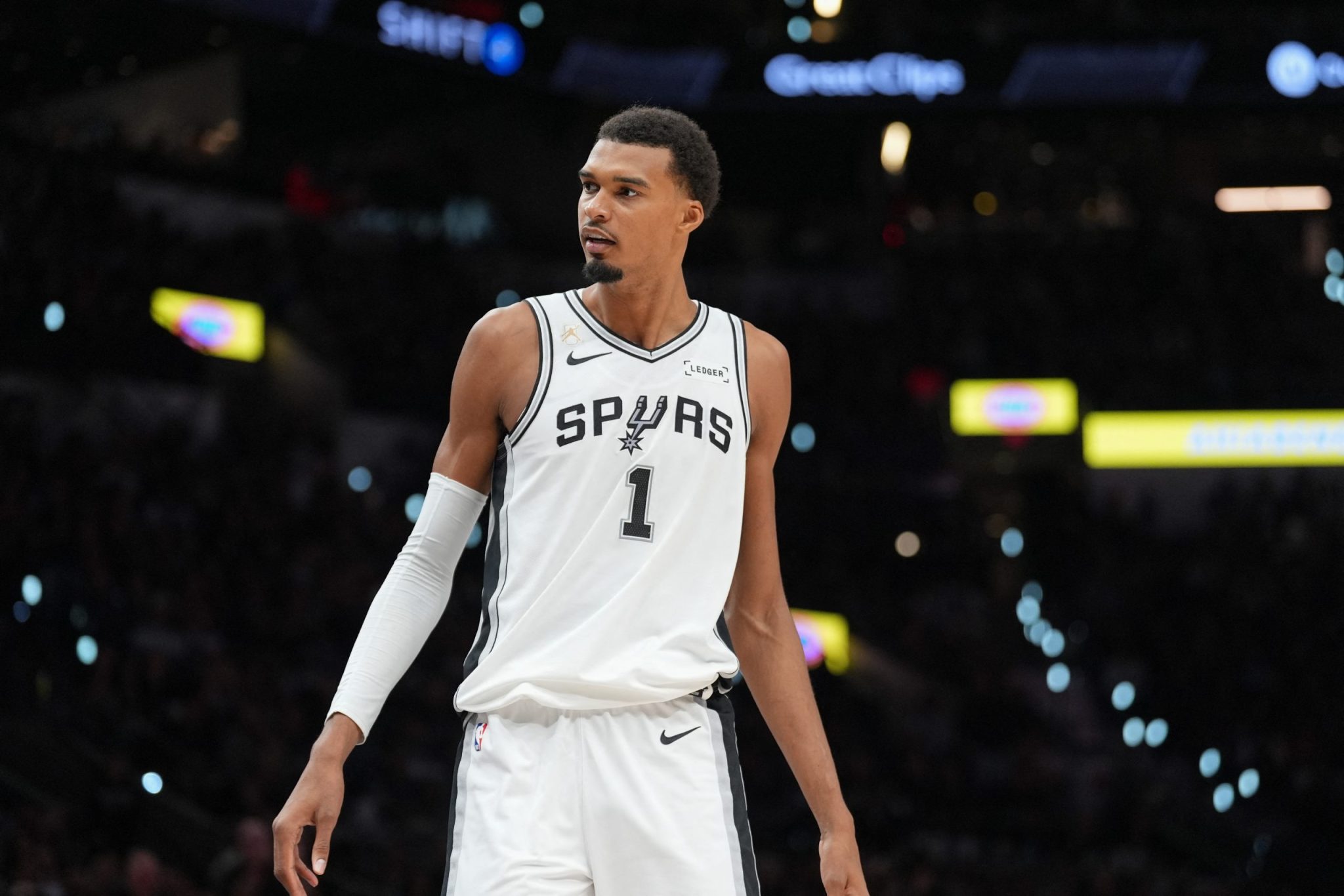 Rockets vs. Spurs NBA Betting Odds, Picks: Line drops significantly, but San Antonio still favoured by Zach Lutz